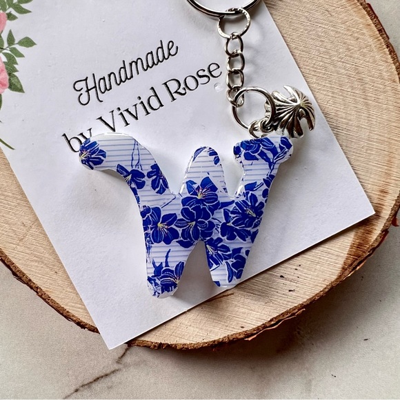Handmade Initial Keychain | Letter W - Picture 2 of 4